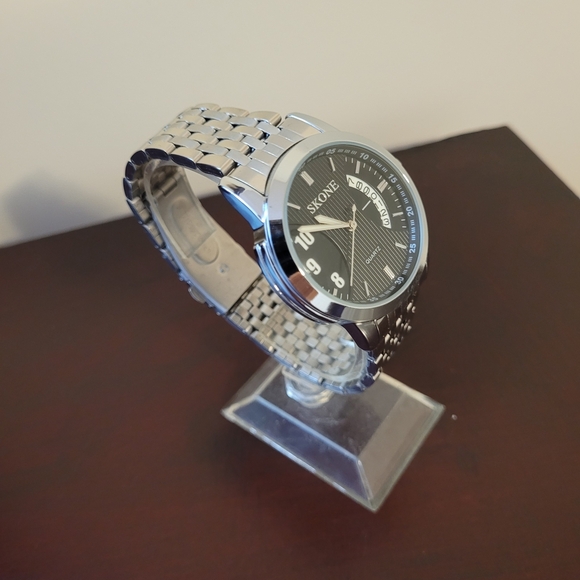 New Men's Black Quartz Skone watch - Picture 2 of 3